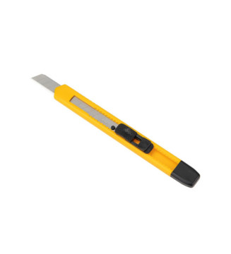 Cutter Slim 13 lames 9mm ESSSENTIAL 12,5cm Noir Jaune